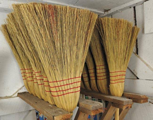 ये हैं झाड़ू का इस्‍तेमाल करने के 10 नियम...