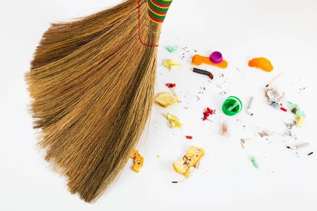 ये हैं झाड़ू का इस्‍तेमाल करने के 10 नियम...