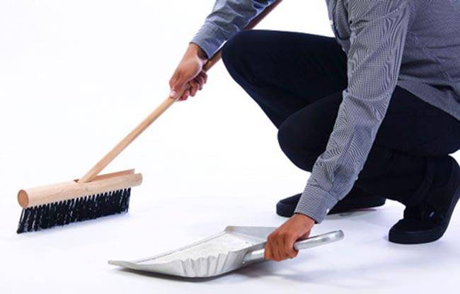 ये हैं झाड़ू का इस्‍तेमाल करने के 10 नियम...