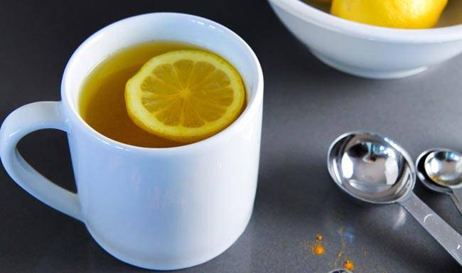 हल्दी का पानी पीने से ये 9 बीमारियां होती हैं दूर...