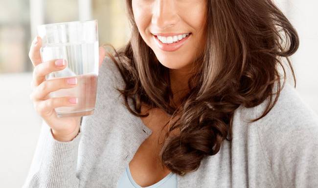 10 फायदे गर्म पानी पीने के...