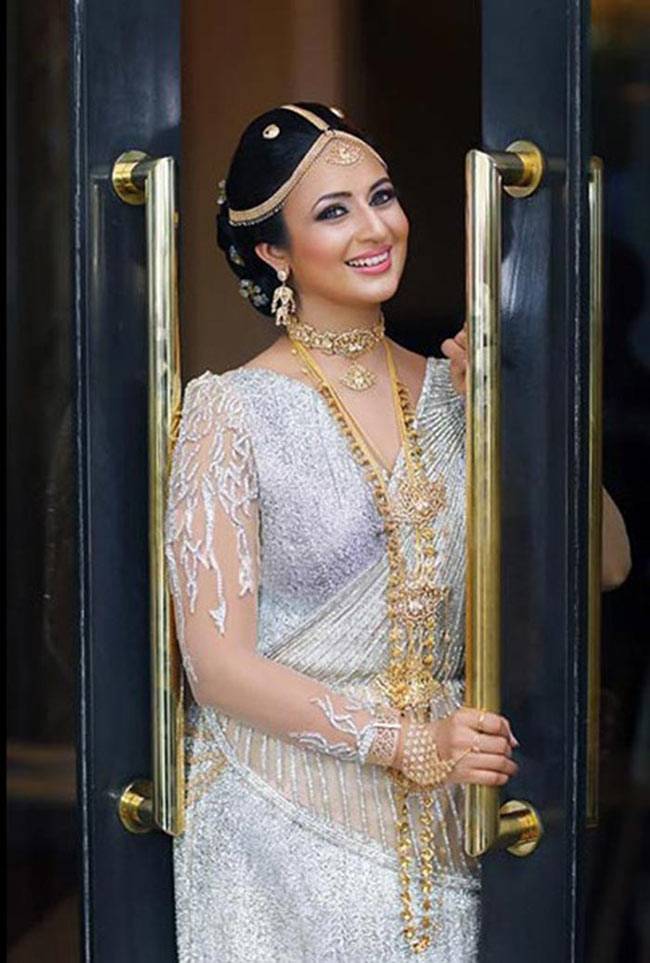 दिव्यांका कर रही हैं दुल्हन बनने की प्रैक्ट‍िस, देखें तो जरा...