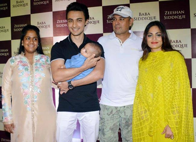 नए हेयरस्टाइल में कहां दिखे सलमान, जानें यहां...