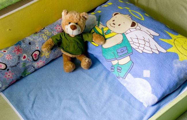 आपके नन्हे-मुन्ने के लिए खतरा है तकिया!