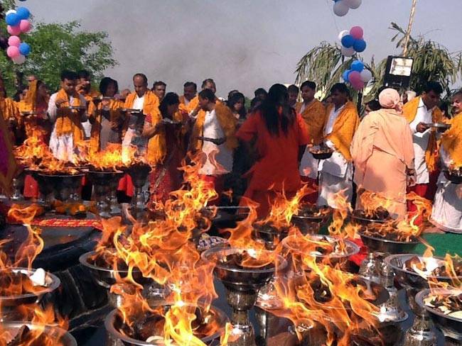 भक्‍तों की आस्‍था का केंद्र हैं शनिदेव के ये 6 मंदिर...