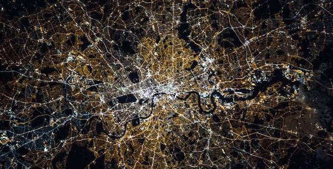 देखें तस्वीरें, अंतरिक्ष से कैसी नजर आती है हमारी धरती...