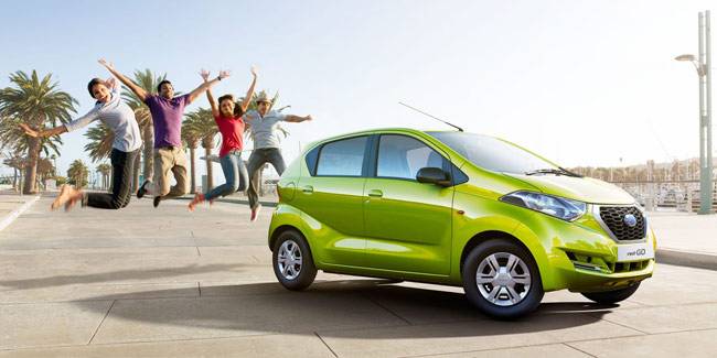 2.38 लाख में आई यह खूबसूरत कॉम्पैक्ट कार, देखें तस्वीरेंं