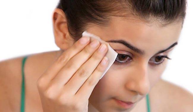 अगर मेकअप आपकी त्वचा को खराब कर रहा है तो...
