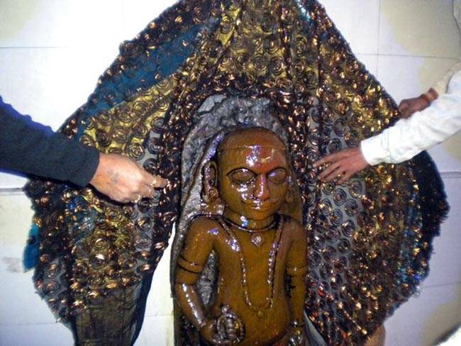 भक्‍तों की आस्‍था का केंद्र हैं शनिदेव के ये 6 मंदिर...