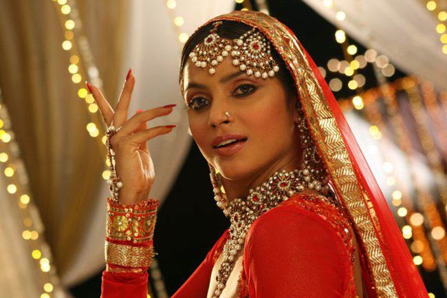 नीतू चंद्रा के बर्थडे पर देखें उनकी अनदेखी तस्‍वीरें...