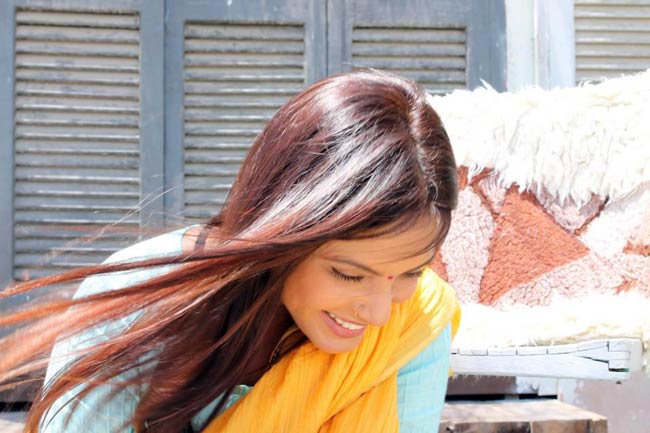 नीतू चंद्रा के बर्थडे पर देखें उनकी अनदेखी तस्‍वीरें...