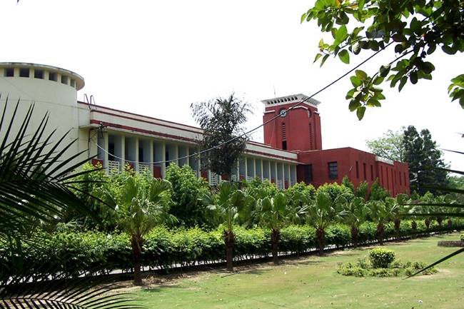 हर साइंस स्टूडेंट देखता है इन 10 कॉलेजों में पढ़ने का सपना...