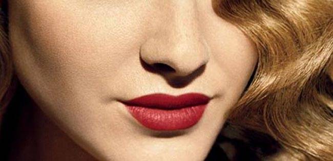 दीपिका-करीना की तरह आप भी रेड लि‍पस्टिक लगाती हैं तो...