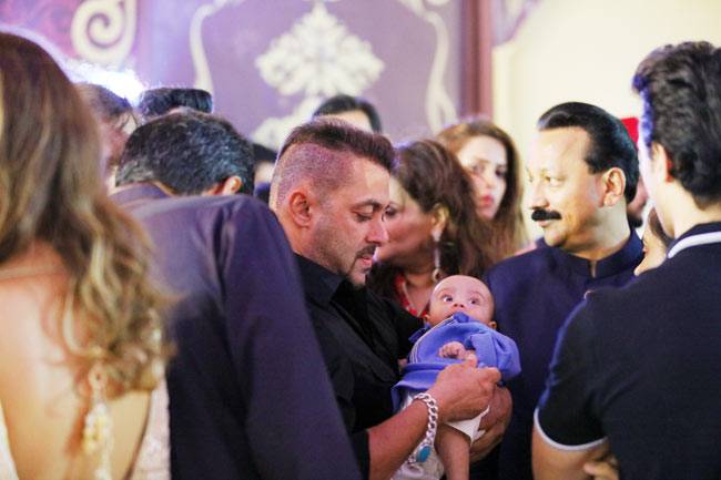 नए हेयरस्टाइल में कहां दिखे सलमान, जानें यहां...