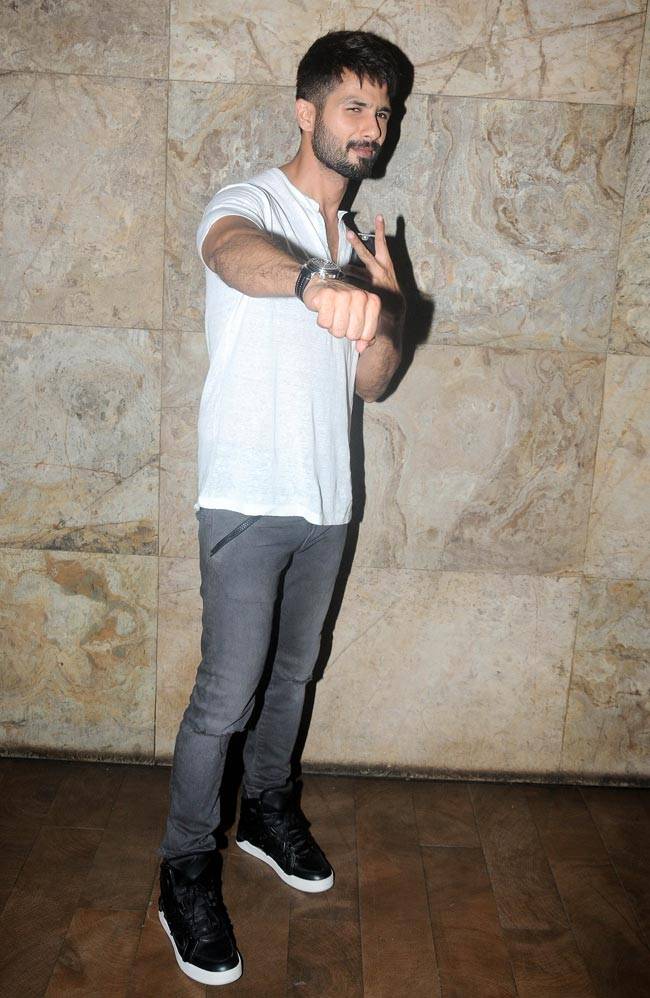 'उड़ता पंजाब' की स्क्रीनिंग पर शाहरुख, आलिया, शाहिद समेत पहुंचे कई सितारे