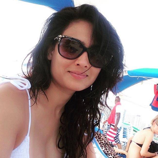 होश उड़ा देगा संस्कारी बहुओं का Bold Bikini अवतार...