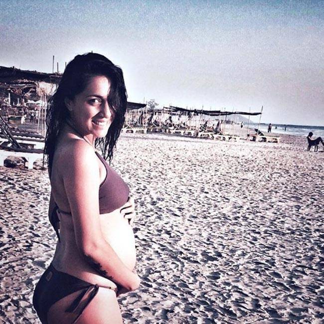 होश उड़ा देगा संस्कारी बहुओं का Bold Bikini अवतार...