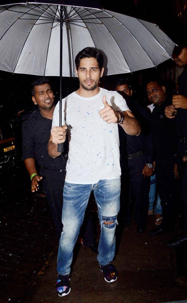 आनंद एल राय के बर्थडे बैश में शाहरुख से लेकर कंगना तक कई सितारे पहुंचे