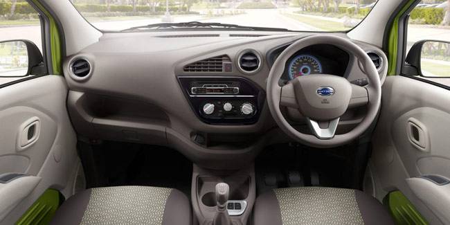 2.38 लाख में आई यह खूबसूरत कॉम्पैक्ट कार, देखें तस्वीरेंं