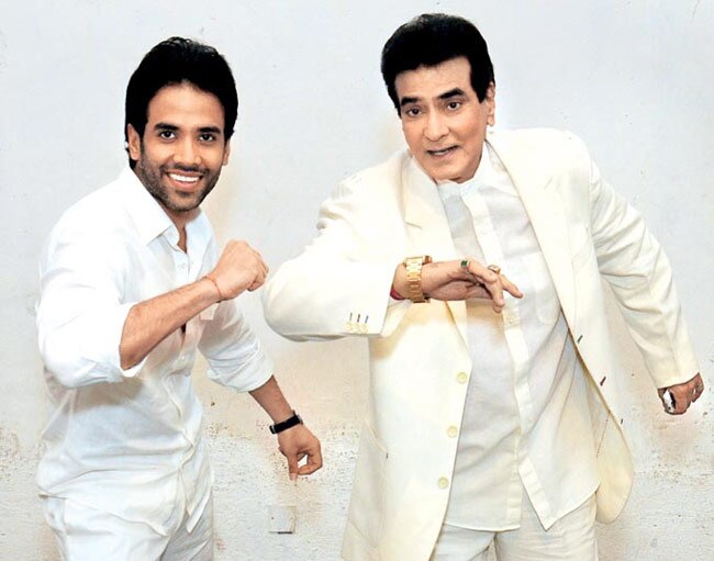 बॉलीवुड के इन स्टार किड्स ने किया अपने पापा का नाम रोशन