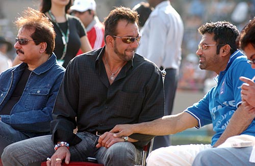 संजय दत्त के B'day पर देखें उनकी अनदेखी तस्वीरें