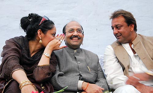 संजय दत्त के B'day पर देखें उनकी अनदेखी तस्वीरें