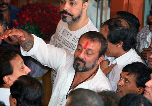 संजय दत्त के B'day पर देखें उनकी अनदेखी तस्वीरें