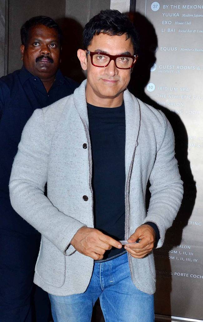 समुद्र के किनारे नजर आए आयुष्मान-परिणीति, वरुण ने किया 'ढिशूम' का प्रमोशन