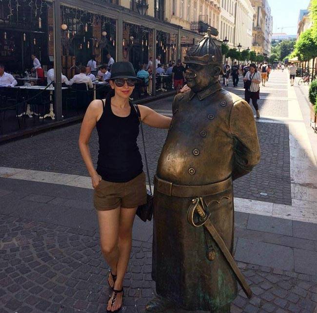 तलाक के बाद छुट्टियों पर गईं करिश्मा, देखें तस्वीरें...