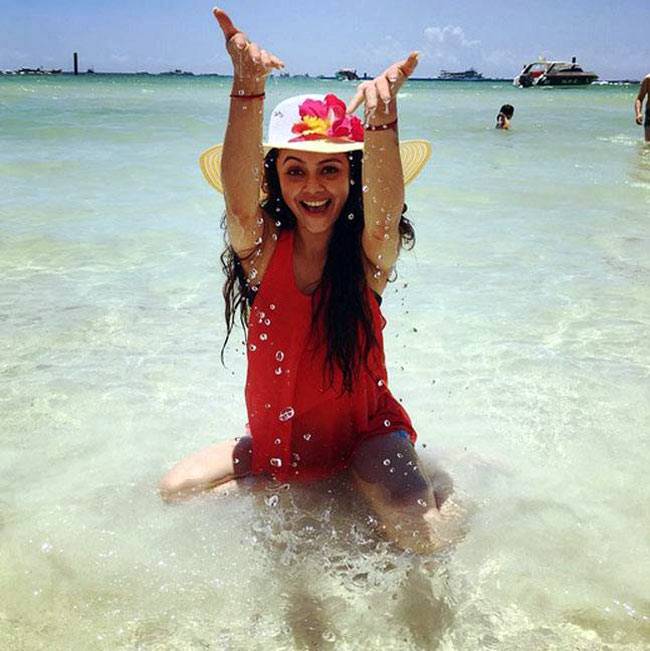 थाईलैंड में छुट्टियां मना रही हैं 'गोपी बहू', देखें तस्वीरें