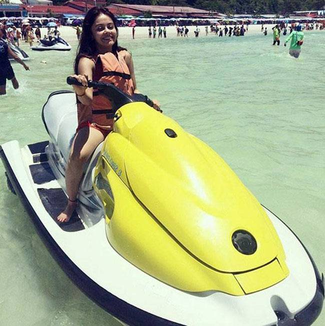 थाईलैंड में छुट्टियां मना रही हैं 'गोपी बहू', देखें तस्वीरें