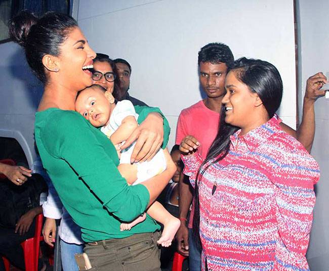 Don't miss: सलमान के क्यूट भांजे संग प्रियंका की तस्वीरें