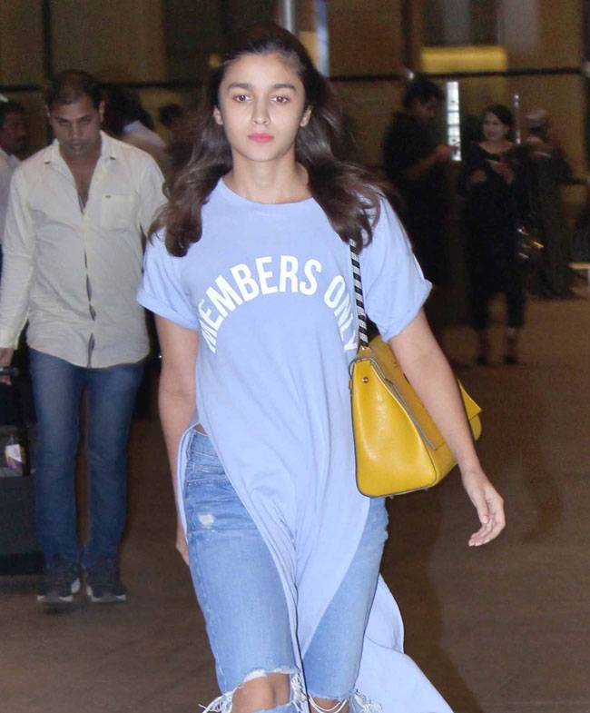 एयरपोर्ट पर नजर आए लव बर्ड्स आलिया और सिद्धार्थ, देखें तस्वीरें...