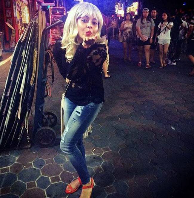 थाईलैंड में छुट्टियां मना रही हैं 'गोपी बहू', देखें तस्वीरें