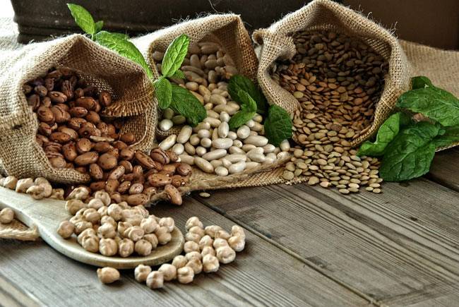 हर महिला को रोजाना खानी चाहिए ये 8 चीजें...