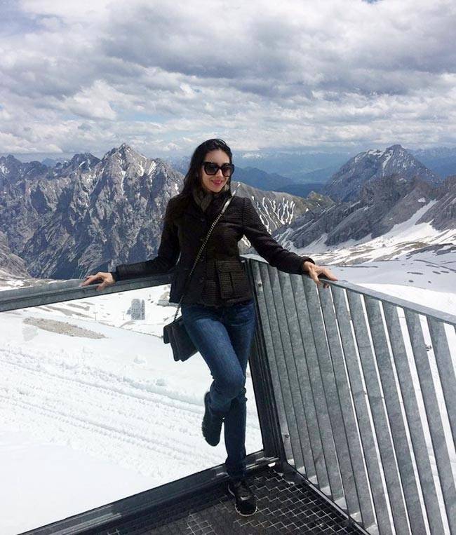 तलाक के बाद छुट्टियों पर गईं करिश्मा, देखें तस्वीरें...