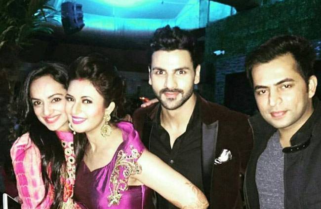 मुंबई में दिव्यांका और विवेक की रिसेप्शन पार्टी, देखें तस्वीरें