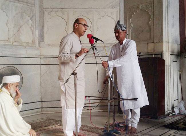 देश भर में ईद की धूम, हर तरफ जश्न का माहौल