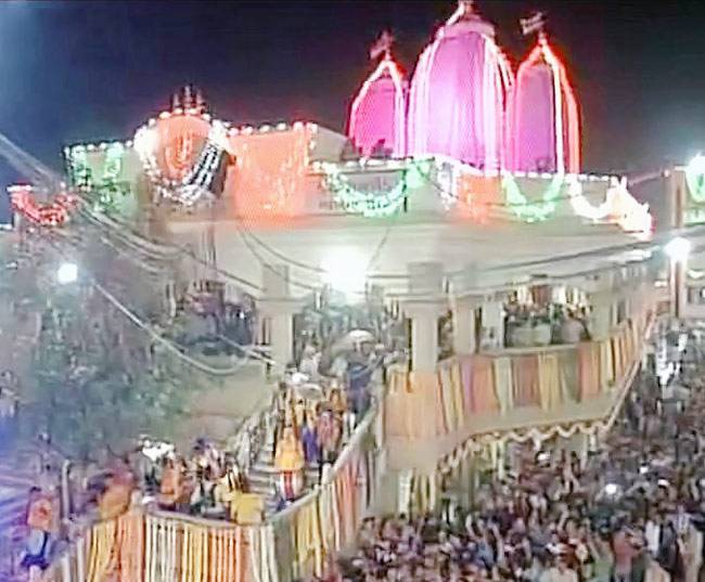 धूमधाम से निकली भगवान जगन्‍नाथ की रथ यात्रा, यहां करें दर्शन...