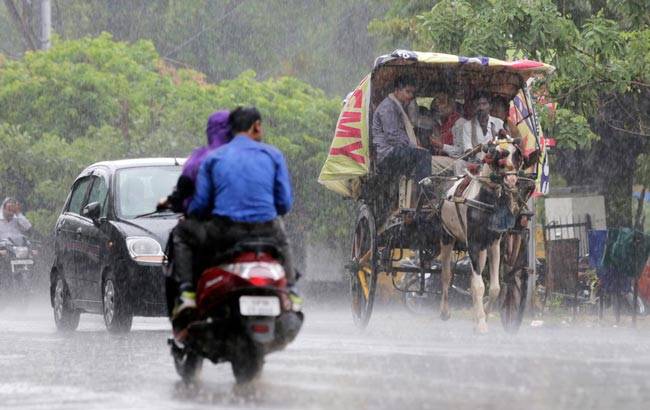 कहीं सुकून तो कहीं मुसीबत बनी बारिश
