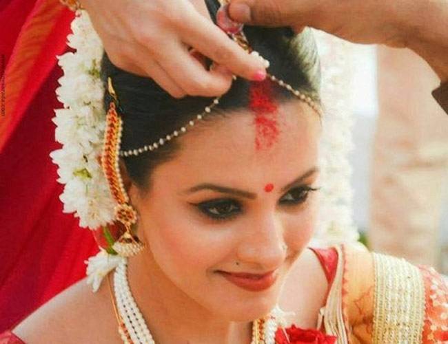 टीवी एक्ट्रेस में से कौन बनी सबसे खूबसूरत दुल्हन, देखें तस्वीरें...