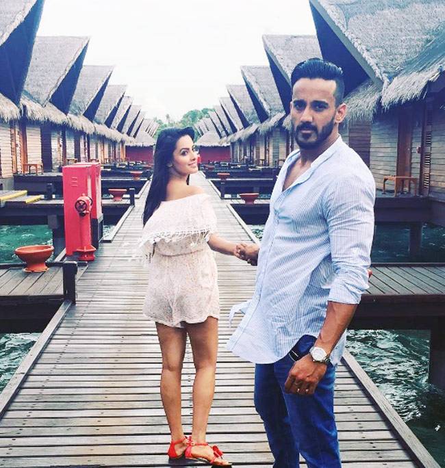 बिकिनी पहन वेकेशन एन्जॉय कर रहीं हैं टीवी की ये बहू...