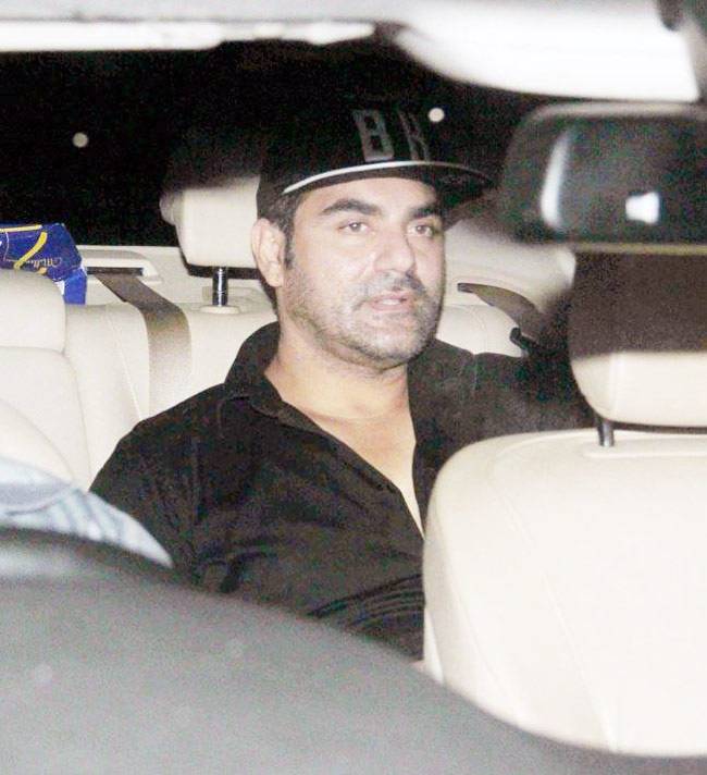 सलमान ने पूरी रात यूलिया आैर फैमिली संग सेलिब्रेट की 'सुल्तान' की सक्सेस पार्टी