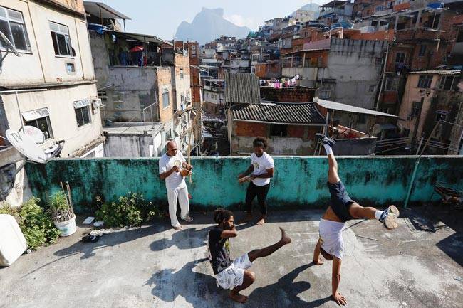 रियो के युवाओं का जीवन बदल रहा है कापोइरा