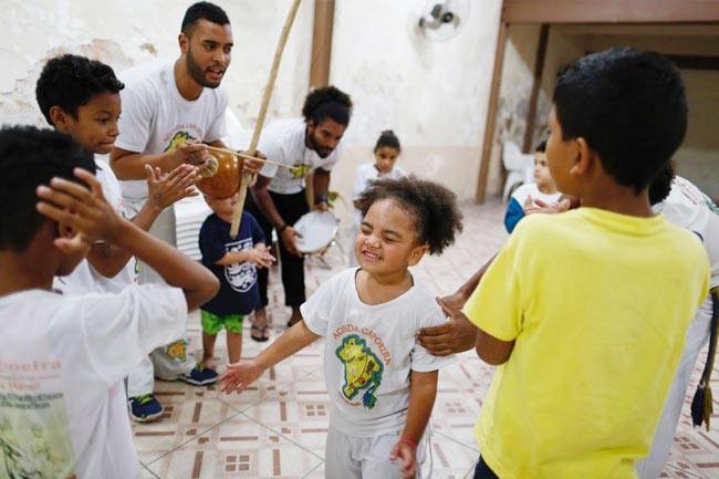 रियो के युवाओं का जीवन बदल रहा है कापोइरा