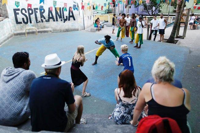 रियो के युवाओं का जीवन बदल रहा है कापोइरा