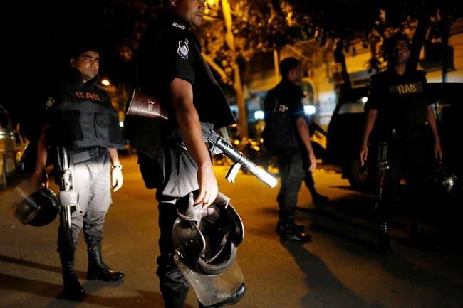 ढाका के रेस्टोरेंट में मुंबई की तर्ज पर आतंकी हमला