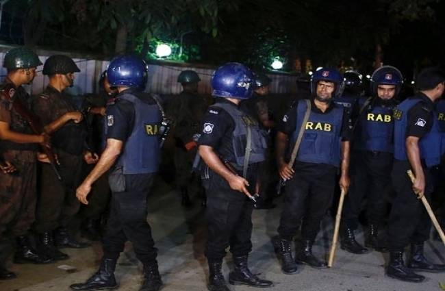 ढाका के रेस्टोरेंट में मुंबई की तर्ज पर आतंकी हमला