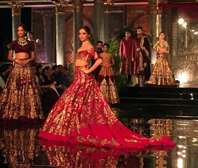 फवाद-दीपिका की जोड़ी ने रैंप पर बिखेरे जलवे...