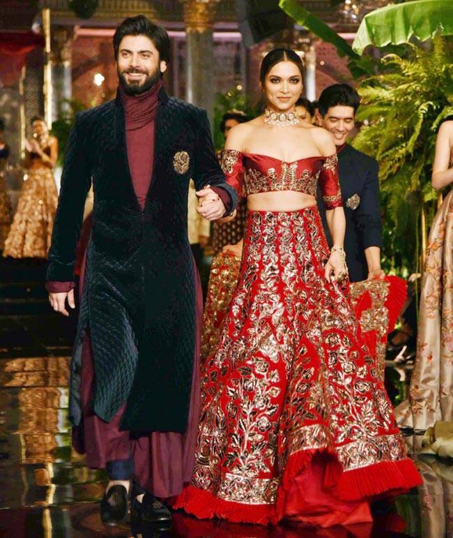 फवाद-दीपिका की जोड़ी ने रैंप पर बिखेरे जलवे...